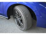 タイヤサイズは215/50R17です。
