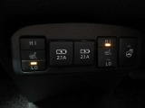 寒い日に重宝するシートヒーターを運転席&助手席に設置!エアコンより早く温まるので寒がりの人におすすめです!エアコンと違って空気が乾燥しにくいのもシートヒーターの嬉しいポイントです★