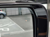 【ブラインドスポットモニター】車外にいる車をいち早く検知し、ドライバ―に知らせるシステムです。