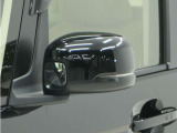 ◆ドアミラーウインカー◆ドアミラーにウインカーを装備しています。対向車に自身の進行方向を合図し安全に運転できます。