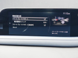 こちらのお車には先進安全装備が多数搭載されています。衝突被害を回避あるいは軽減するためのブレーキや、後方死角からの接近警報、車線逸脱を防止する警報装置など、詳しくはスタッフまでお尋ねください。