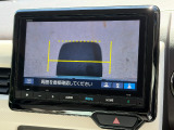 リアカメラは切り替えが可能。状況に合わせて3つの視点が選べ後退時の安心感を高めます。