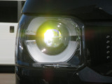 切れにくく明るいLEDヘッドライト装備