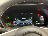 とっても見やすいメーターです。夜間時はラグジュアリーな気分にさせてくれる照明が魅力ですので、夜のドライブも楽しみになりますよ♪