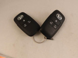 電子キーをカバンやポケットに持っていれば、ドアハンドルやバックドアに付いているボタンを押すだけでドアの開閉ができます。手が塞がっている時、カバンの中からカギを探す必要がありません。