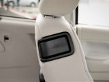 助手席は運転席からレバーで簡単に倒すことができます!