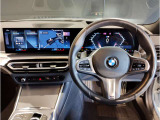 【ハンドル】ドライバーとBMW車の一体感がダイレクトに伝わるステアリングホイール。形状・太さへの拘りに加えて、操作性を高める為にスイッチ類も配置。クイックかつ安定のドライビングを体感下さい!