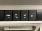 【運転席インパネスイッチ】安全装置関係のスイッチも操作しやすい位置に配置されています。