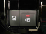 【電動パーキングブレーキ+オートブレーキホールド機能】 指先だけで簡単に操作が可能なパーキングブレーキ、スイッチを押すとブレーキペダルから足を離してもブレーキを保持できるオートブレーキホールド搭載。