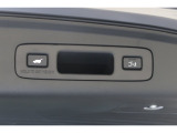 ☆電動リアゲート☆荷物で両手が塞がっていてもワンタッチボタンでリアテールゲートを自動で開閉できます。