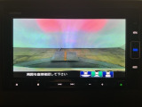 【バックカメラ】運転が苦手な方も車庫入れラクラクです!ギアをリバースに入れれば自動的に切り換わりますので、面倒な操作は不要です♪狭い駐車場もお車を傷つけず安心ですね!