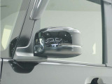 ◆ドアミラーウインカー◆ドアミラーにウインカーを装備しています。対向車に自身の進行方向を合図し安全に運転できます。