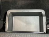 助手席アンダーボックスは運転用の替え靴や、車内に常備しておきたい子供用品、着替えた服などが収納できて便利です。女性に嬉しい収納スペースです★
