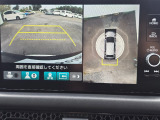 マルチビューカメラを装備。車両周囲の状況を確認しやすく、駐車時の安心感を高めます。