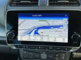:Apple CarPlayやAndroid Autoを利用でき、USBケーブルで接続してナビ画面からアプリや音楽を操作できます。