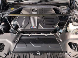【BMWエンジン】革新的なガソリン・エンジン・テクノロジーによる高性能かつ高効率。レスポンスの良いパワーを発揮。常にスムーズな吸気を実現しアクセル開度にダイレクトに反応しドライビングを楽しく演出。