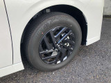 足元を支える16インチアルミホイール。タイやサイズが205/65R16