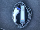 充電ケーブルが付いてます。