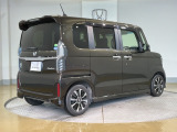 ご納車までの期間ですが、県内のお客様は1、2週間、県外のお客様は2、3週間ほどでご納車が可能となります。ただし、お支払いや書類の状況によっては多少の前後もありますので、その際には何卒ご了承下さい。