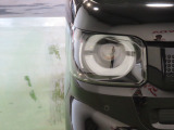 LEDヘッドライトは、点灯の瞬間から光量を発揮し、突然暗くなるトンネルなどでの安定感を高めます。