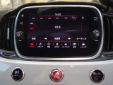 USB入力対応メディアプレイヤー機能、Bluetooth、ハンズフリー通話、AppleCarPlay、AndroidAutoに対応。