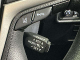 クルーズコントロール機能が付いています。 速度を設定するとアクセルを踏まなくても一定の速度で走ることができます。  高速道路ではとても便利な装置なんです。