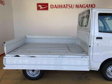 荷台アオリは3方向開き!フラットな荷台で効率よく荷物を積み降ろし出来ます!