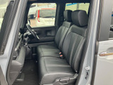 運転しやすい運転席周り。操作に必要な情報を視認しやすく配置されています。快適な運転をサポートする空間です。上質な素材が使用されています。