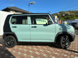 車線逸脱抑制機能です。カメラが左右の区画線を検知し、はみ出す可能性が高いと判断した場合にドライバーにステアリング操作を促し、車両を車線の内側に戻すように支援をします。