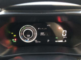 大型メーターで視界も良好な運転席廻りです。運転時の視線移動が少なくて済むので、安全性にも一役かってくれます。
