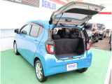 自社工場を3拠点完備しております。重整備やカスタムを始め、ご購入後のお車のメンテナンスも弊社にお任せください。