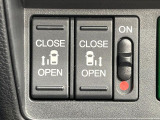 【両側パワースライドドア】スマートキーや運転席のスイッチで後席両側スライドドアの開閉が可能♪電動だから力を入れてドアを開ける必要が無く、小さなお子様でも簡単に開け閉めでき快適です♪