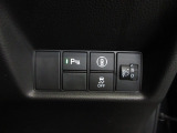 パーキングセンサーや横滑りを防ぐVSA等のスイッチ類は運転席の右側、手の届きやすい位置にあります。