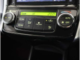 温度コントロールフルオートエアコンです。運転席で温度設定ができます。冷え性の方が乗っても安心ですね♪