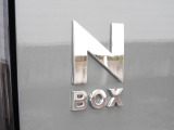 ★N-BOXエンブレム★先進性と親しみやすさを融合したデザイン。力強いロゴが信頼感を演出し、毎日の移動を誇らしい時間へ変えます!