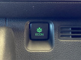 【eコンスイッチ】低燃費運転をサポートするECONモード。スイッチをONすると、エンジンやトランスミッション、A/Cなどを協調制御し、燃費の向上に貢献。エコドライブの効果を高めます。