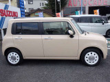 国の指定を受けた自社工場で、整備士が車検と点検整備を行っております。
