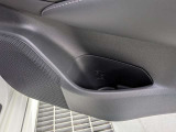 パワーウィンドウのスイッチですよ。運転席に居ながら窓を開け閉めのコントロールできます。