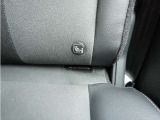 ◆ISOFIX◆シートベルトいらずでチャイルドシートと固定金具を連結するだけでガッチリ固定できます。
