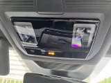 タッチコントロール式LEDルームランプはフロント・リヤ天井部分に設置。夜間でもスマートに操作できます。