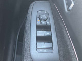 電動格納ミラーは駐車時や狭いとこなどやっぱりあると便利ですよ。