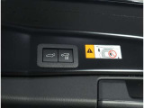 パワーバックドア装備!リヤゲートのスイッチを押すだけでバックドアが閉まります!運転席周りからも開閉の操作ができます♪