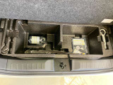 たっぷり20Lの荷室床下収納を用意しております。