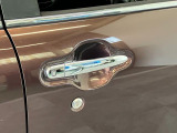 品質へのこだわり!フロアマットやシートなど車内をキレイに清掃し、ニオイや汚れなどを徹底的にクリーニングしてもらっております。室内はピカピカです☆