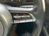 マツダ・レーダークルーズコントロール 前車追従機能で高速道路もブレーキを踏まずドライブも快適です。長距離運転の疲労も軽減出来ます。