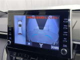 パノラミックビューモニターを装備。駐車場や交差点でクルマを真上から見るように周囲を確認できます。機能の詳細は販売店スタッフまでおたずねください。