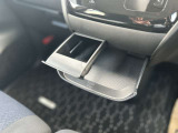 格納ドリンクホルダーありとっても便利です♪