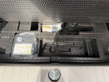 荷室下にはパンク修理キット!