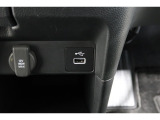 スマートフォンなどの音楽再生が可能なUSB接続ジャック装備車両です♪♪♪