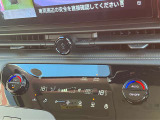 お好みの温度に合わせれば自動的に調節、オートエアコン装備。年中快適な車内。